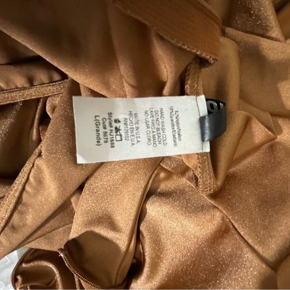 Women Gold One Sleeve Jumpsuit
New - Picture 7 of 7